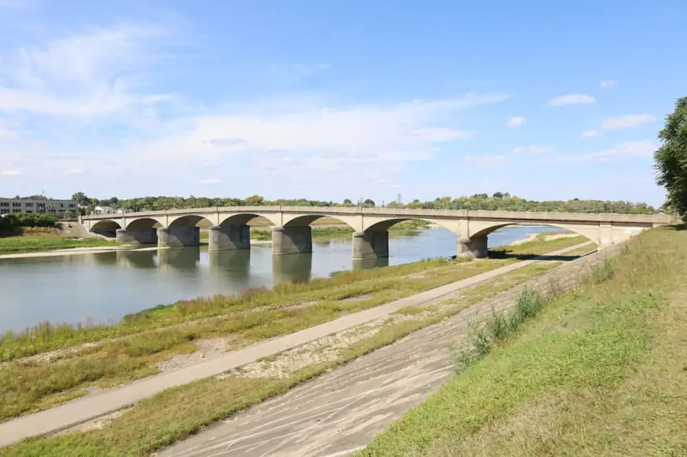 Photograph of the Black Street Bridge in Hamilton, 2023