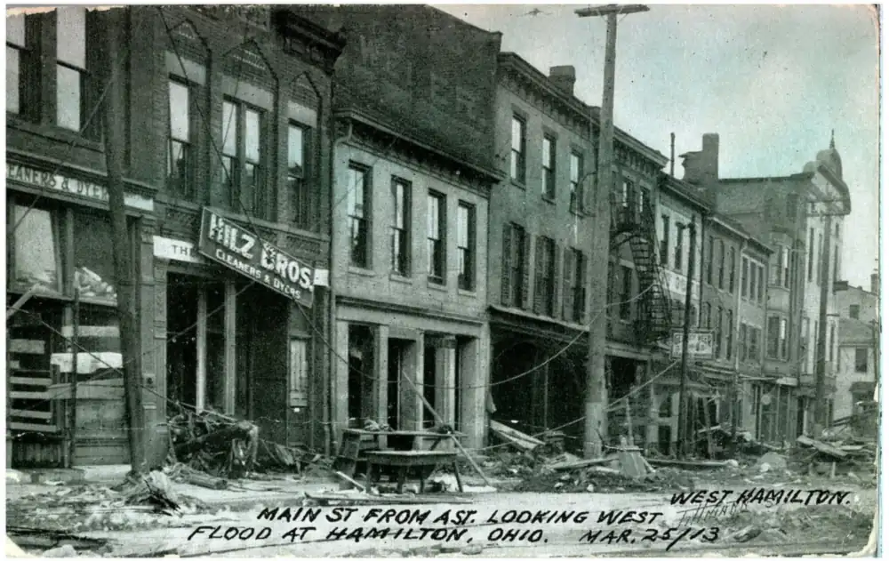 Photograph of Main Street under water during the March 1913 flood