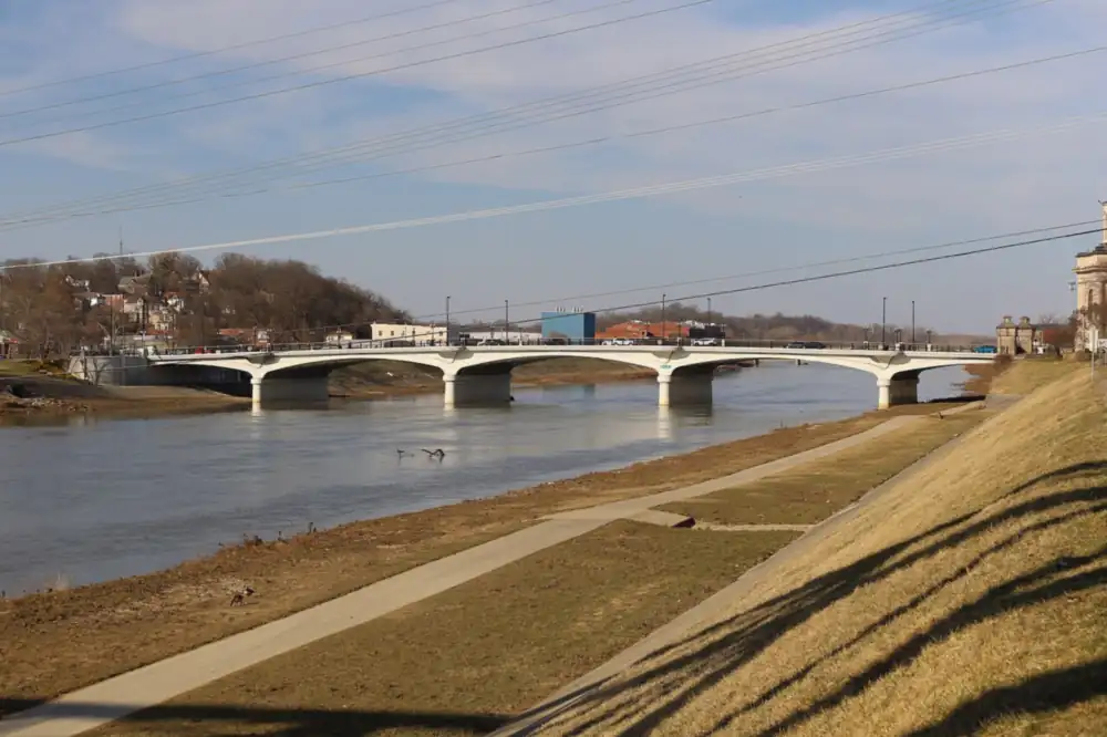 Photograph of the High Street bridge in Hamilton, 2022